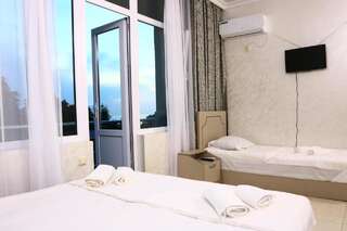 Апарт-отели Rainbow Rooms Apart Hotel Махинджаури Двухместный номер Делюкс с 1 кроватью или 2 отдельными кроватями и балконом-3