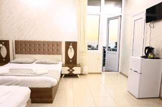 Апарт-отели Rainbow Rooms Apart Hotel Махинджаури Семейный номер с видом на море-3