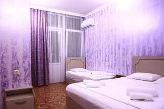 Апарт-отели Rainbow Rooms Apart Hotel Махинджаури Трехместный номер с ванной комнатой-3