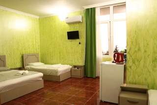 Апарт-отели Rainbow Rooms Apart Hotel Махинджаури Семейный номер с видом на море-6